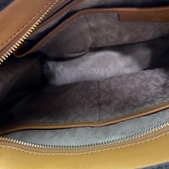 Michael Kors Darien Brown Monogram Medium Logo Tote - Picture 10 of 10